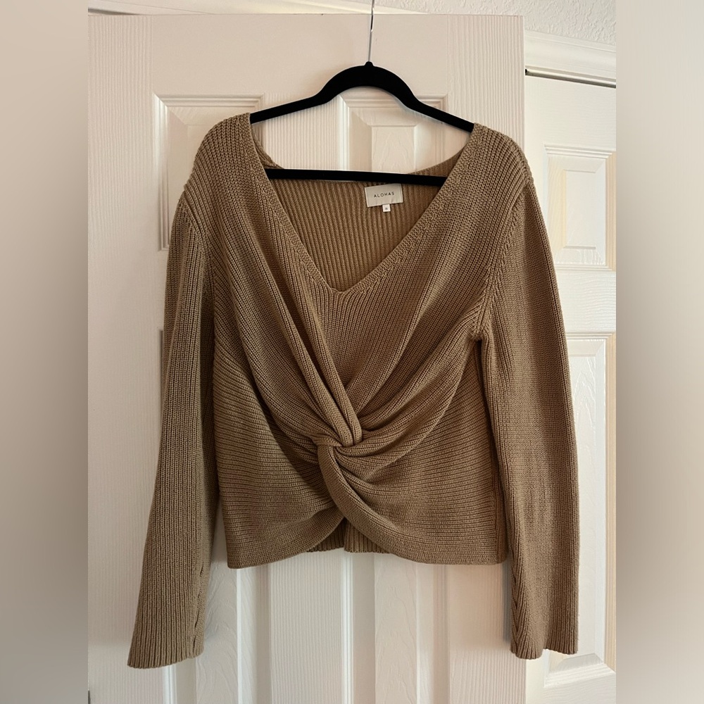 ALOHAS Camel V-Neck Sweater - Picture 2 of 3